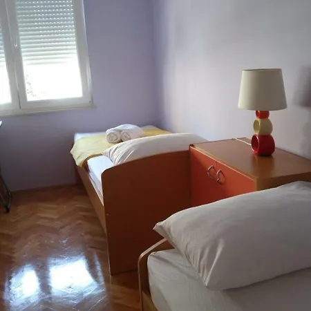 Two Bedroom Near And Center 斯普利特