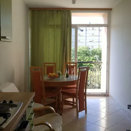 Two Bedroom Near And Center