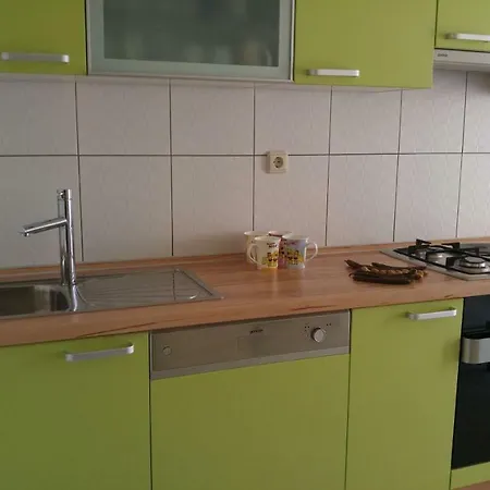 Apartment Two Bedroom Near And Center Split
