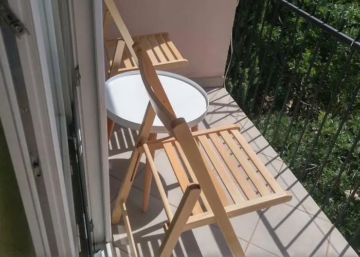 Two Bedroom Near And Center Split